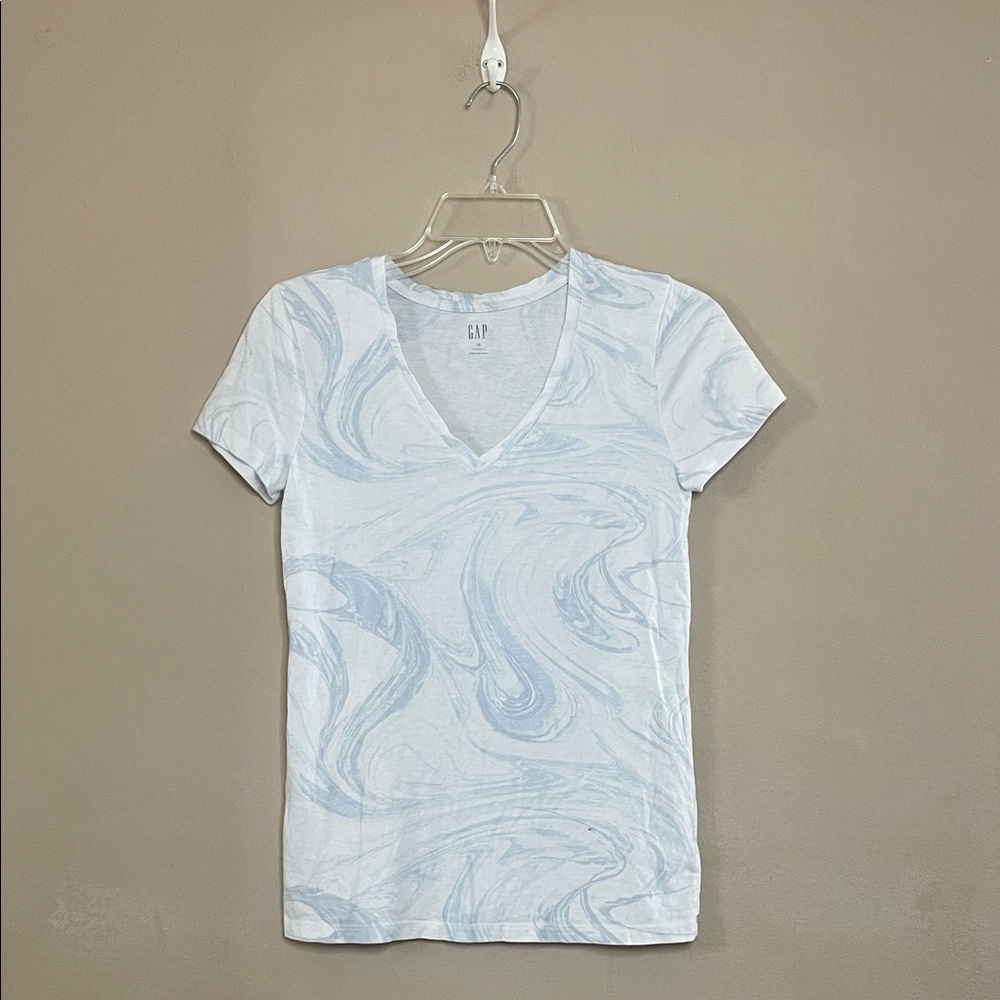 GAP Women's White V-Neck Tee with Light Blue Marble Swirl SZ XS